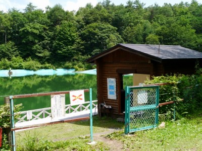 松原湖高原キャンプ場の釣り堀の写真