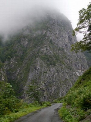 明星山の大岩壁の写真2