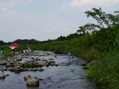 川の広場で川遊び！の写真3