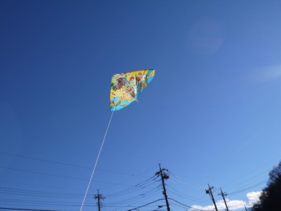 槻川の河原で凧揚げ！の写真3