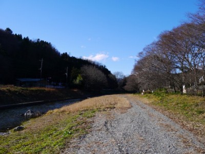 槻川の河原で凧揚げ！の写真4